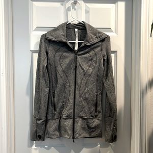 grey lululemon woman’s define jacket